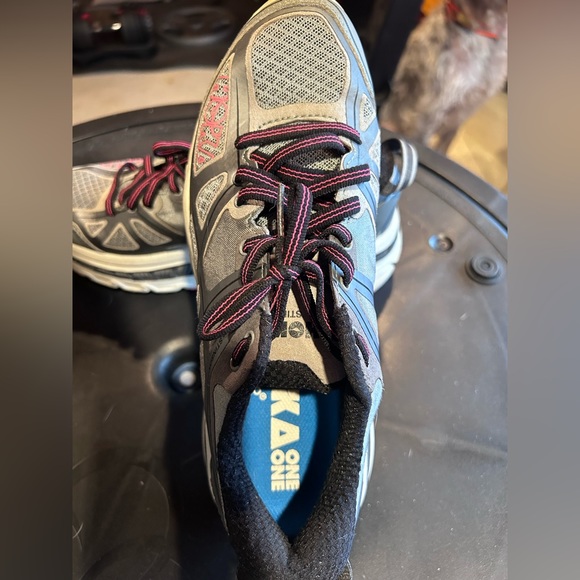 Like New Women’s Hoka One running shoe size 7.5 - Picture 2 of 6